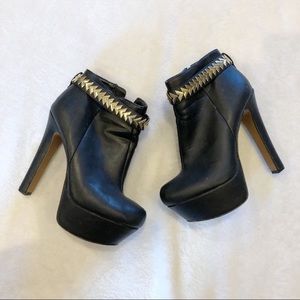 Women’s heels size 8